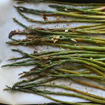 roasted asparagus with lemon and garlic