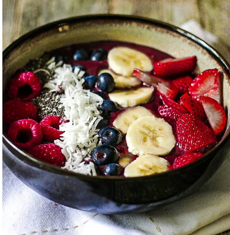 How To Make a Classic Acai Bowl - Everyday Eileen