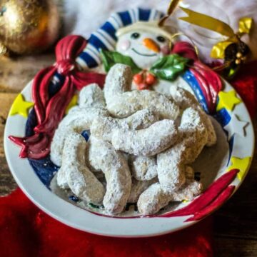 the best pecan crescent cookies