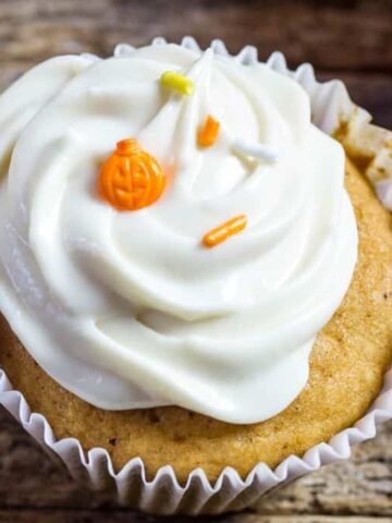 maple cream cheese frosting on pumpkin