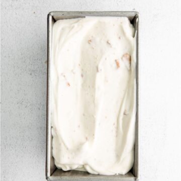 A rectangle ice cream bowl with cheesecake ice cream.