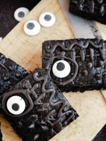 cropped-hocus-pocus-brownies.jpg