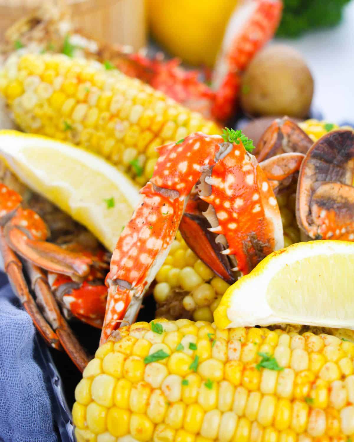 Crabs and corn on the cob with lemon.