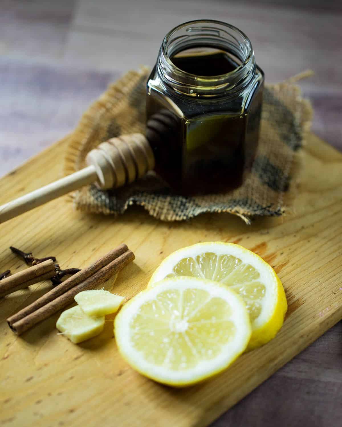 Ingredients of how to make a hot toddy on a board.