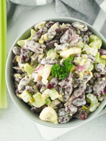 A bowl of creamy bean salad.