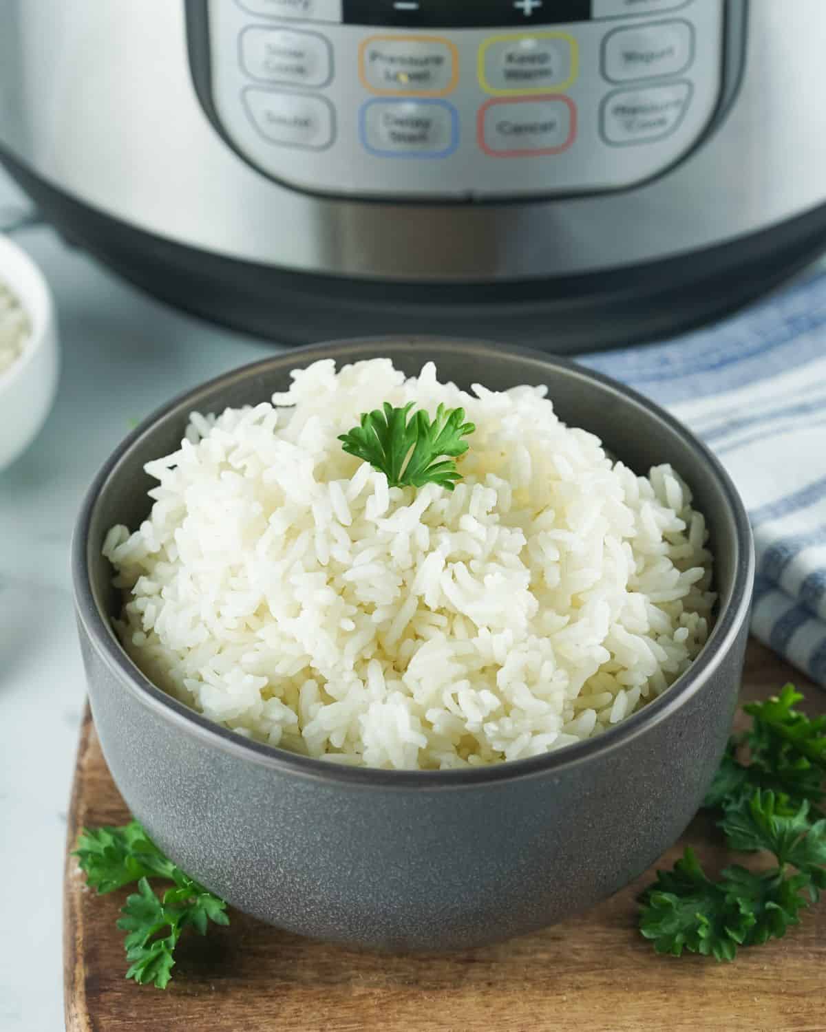 Instant pot whit ric in a bowl.