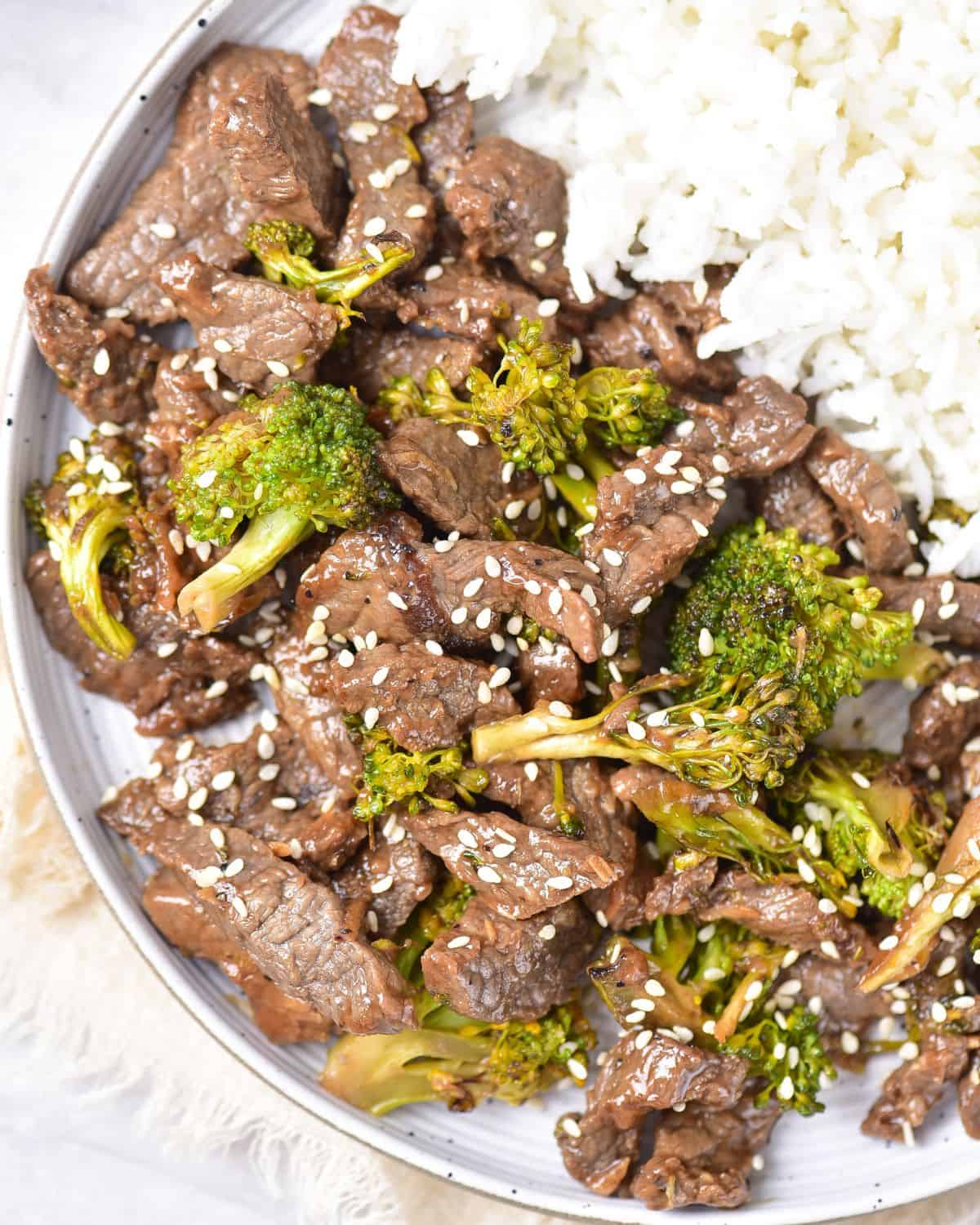 Stir fry beef topped with sesame seeds. 