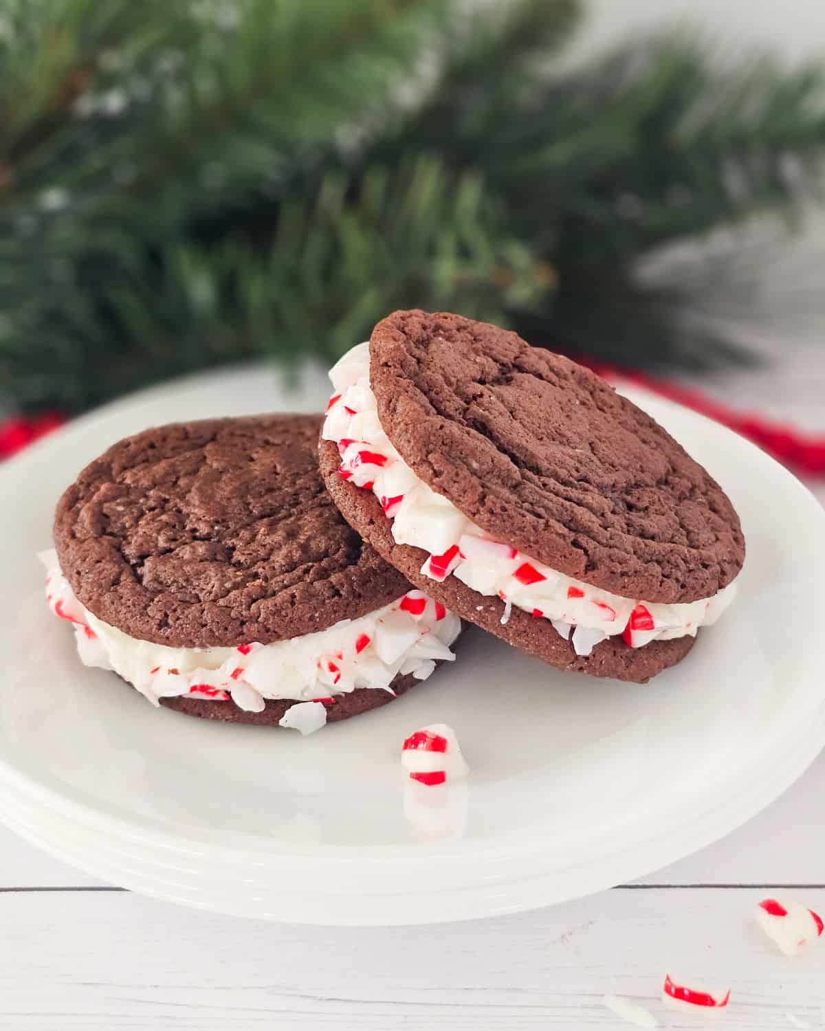 Chocolate sandwich cookies with a peppermint filling on a plate.