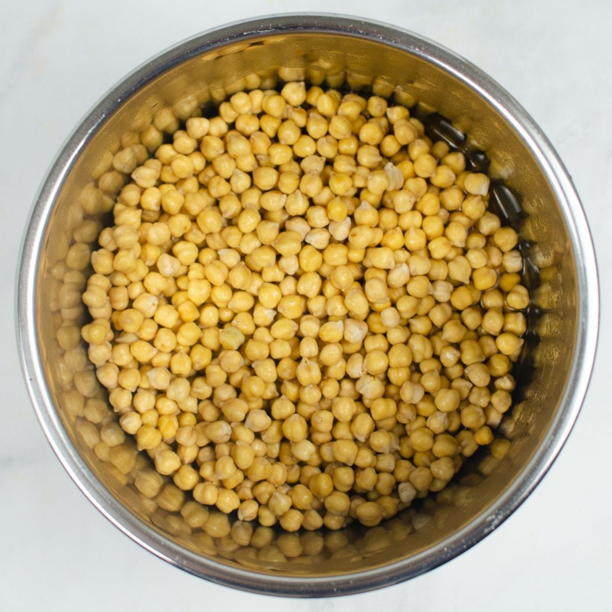 An intant pot vessel with chickpeas in the pot.