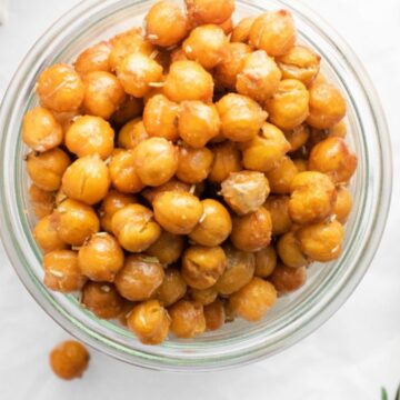 A bowl of crispy chickpeas made in the air fryer.