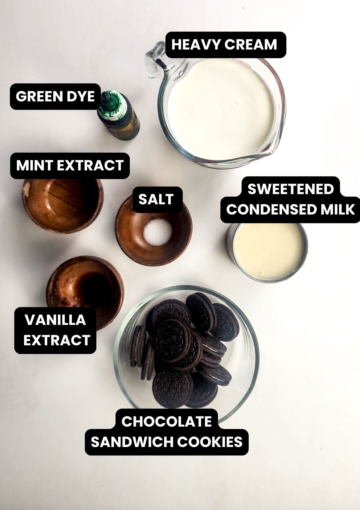 Ingredients to make Mint Oreo ice cream.